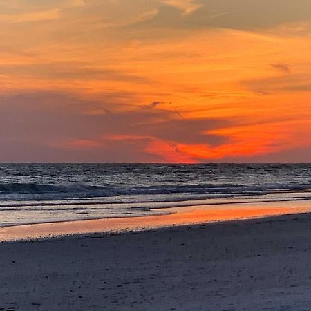 Lido Key Hideout With Patio And Yard And Walk To Beach! Sarasota Zewnętrze zdjęcie